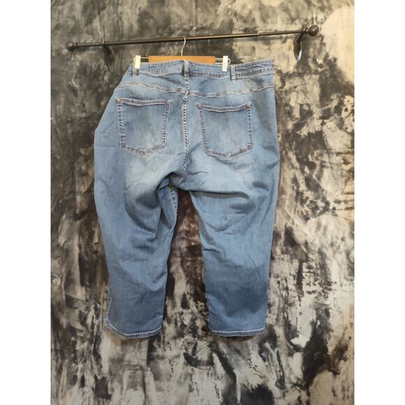 Lane  Bryant  Mid Rise Essential Stretch GirlFriend Crop 28 Jeans - Picture 5 of 9